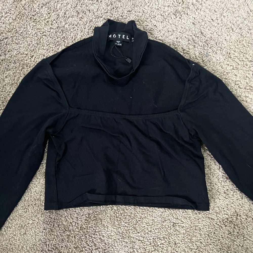 motel small black, long sleeve top